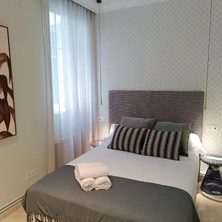 Pie De Torre Catedral Apartment